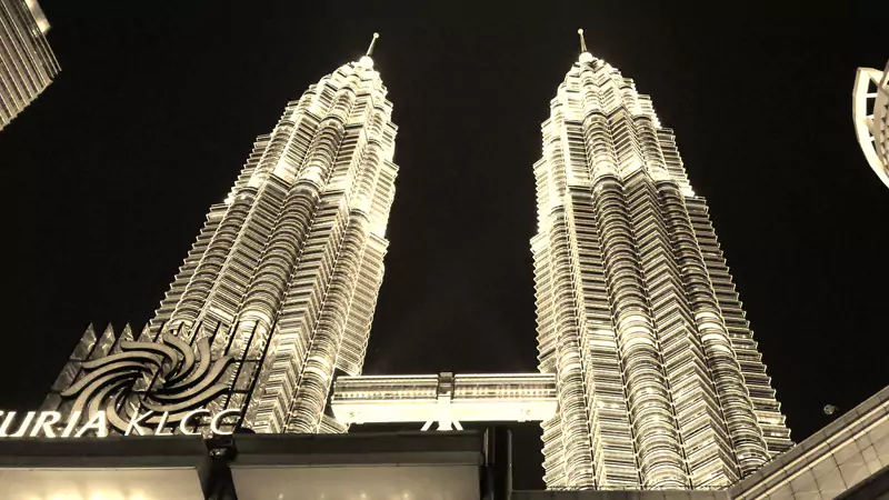 السياحة في ماليزيا Petronas Twin Towers