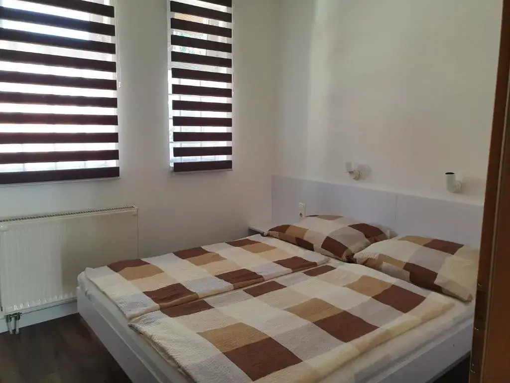 Maja apartmanhàz