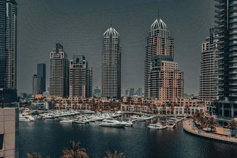 افضل فنادق الشارقة 2025: دليلك لأرقى الإقامات بأفضل الأسعار