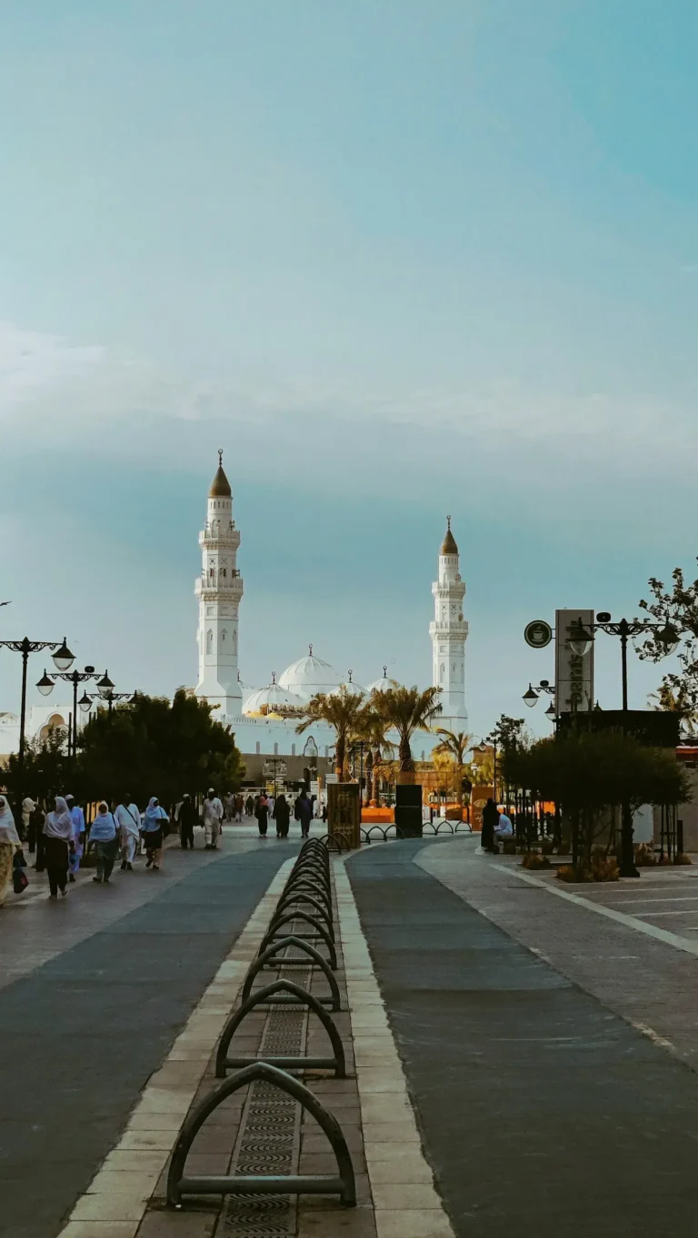 استكشف أفضل فنادق خمس نجوم قريبة من المسجد النبوي لراحة لا تُضاهى 2025